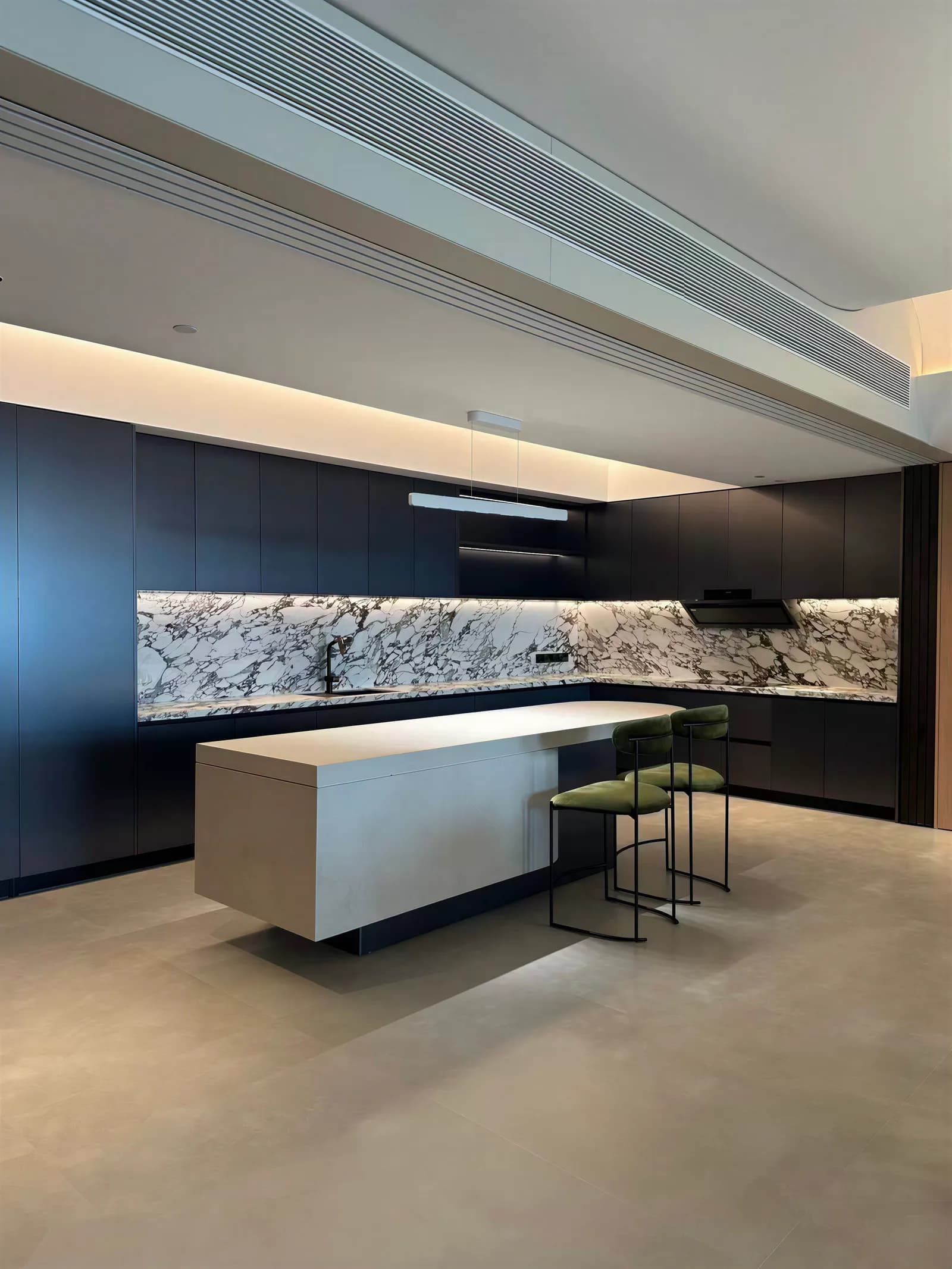 Ink‑Vein Luxury Stone Island Kitchen