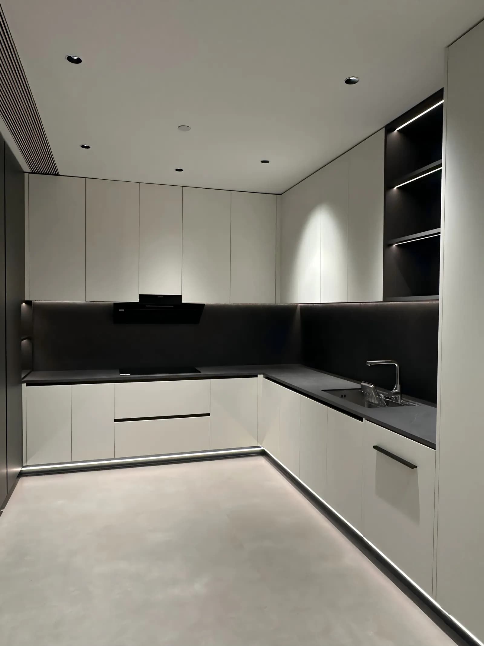 Black‑White Simplified Kitchen