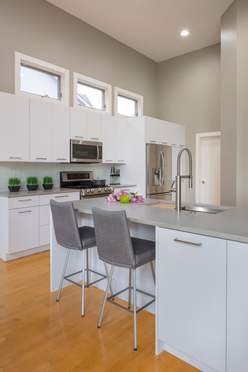 Contemporary White Laminate Kitchen