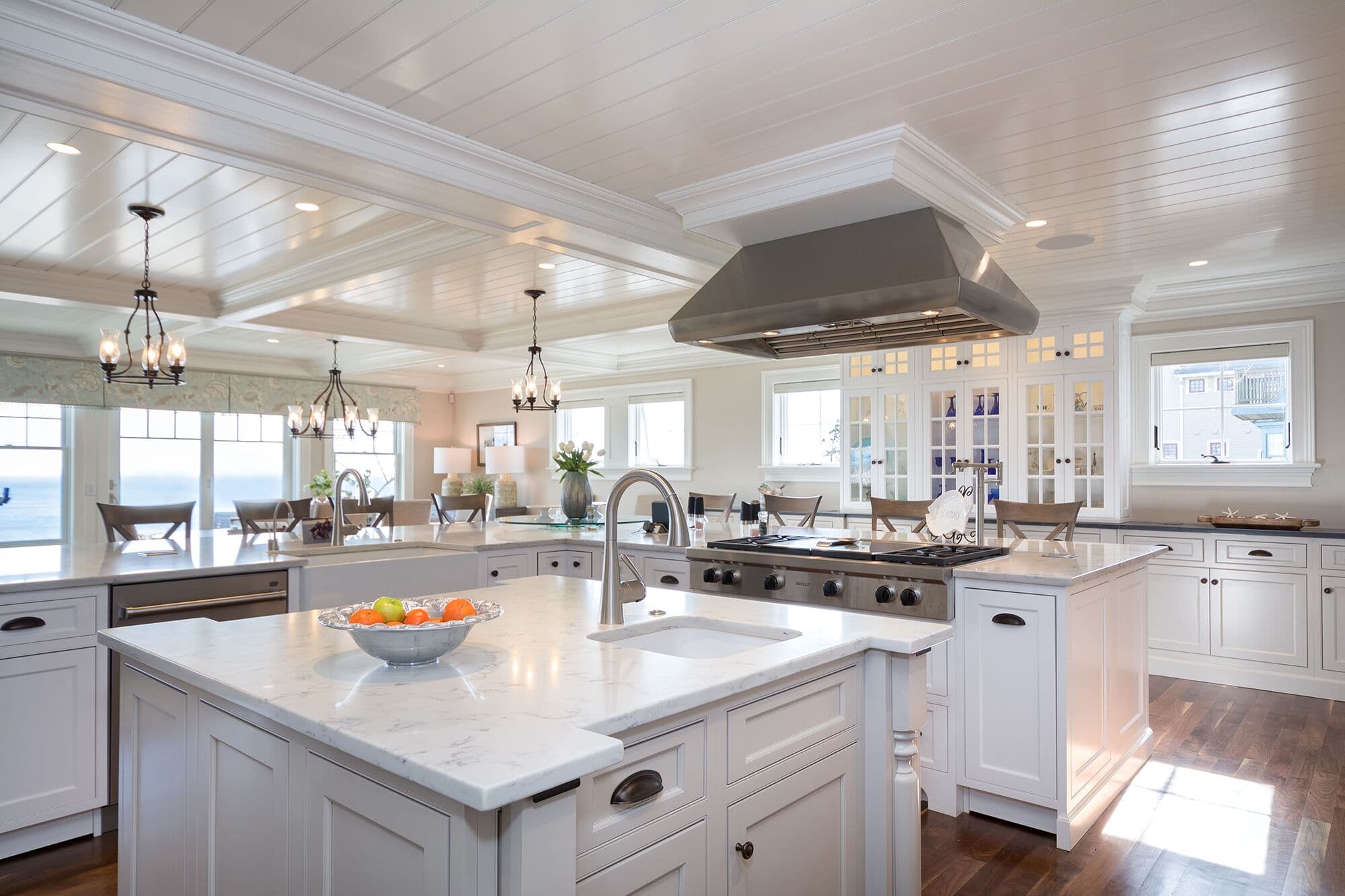 Light Toned Traditional Kitchen Cabinets